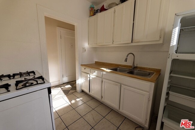 Building Photo - 1420 Alvarado Terrace