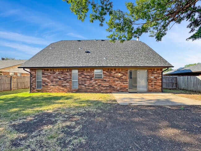 Building Photo - 2422 Ripple Creek Ln