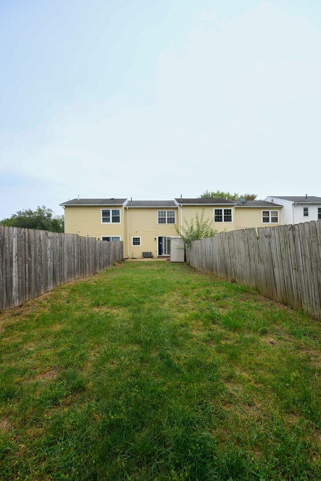 Building Photo - 1421 E Caracas Ave