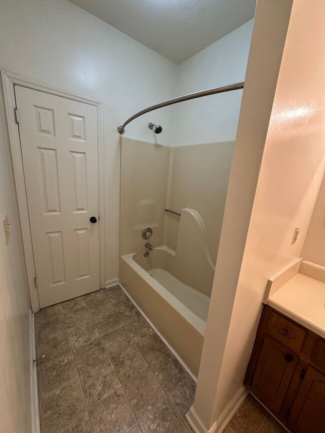 Building Photo - 526 E Main St