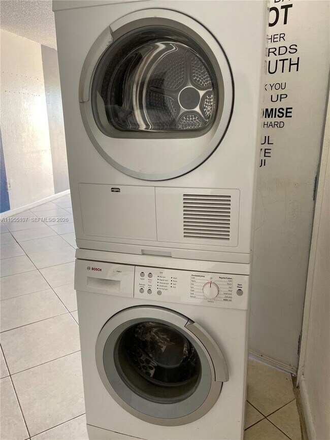 Building Photo - 5100 SW 41st St