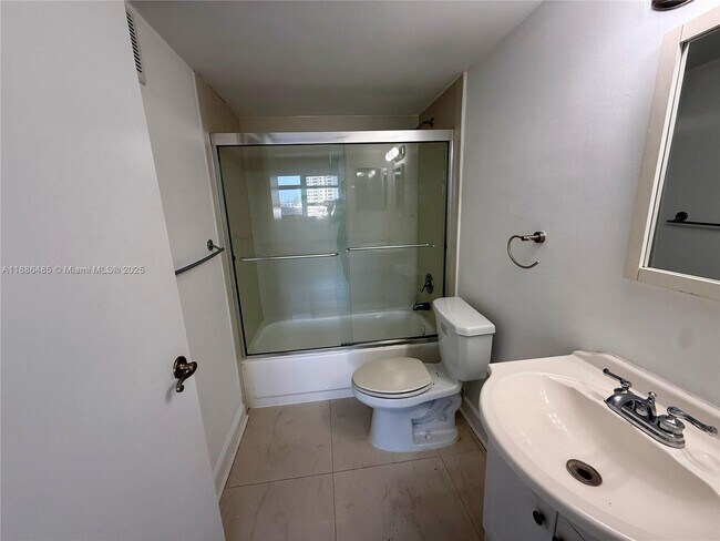 Building Photo - 770 Claughton Island Dr