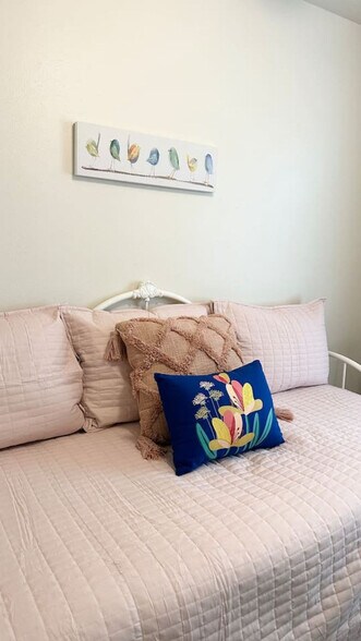 Building Photo - 3906 Sioux Cir