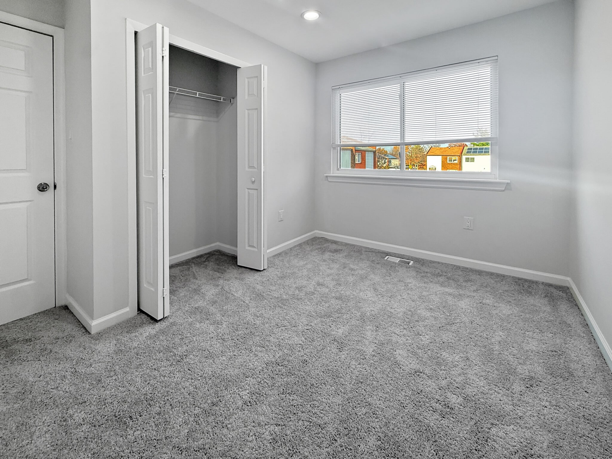 Room 3 - 1344 Barnaby Ter SE