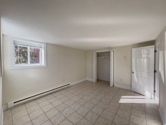 Building Photo - 592 American Legion Hwy