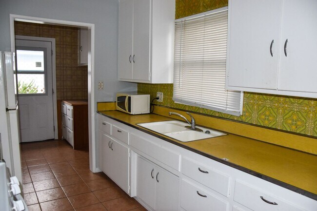 Building Photo - Steps to Chapman College