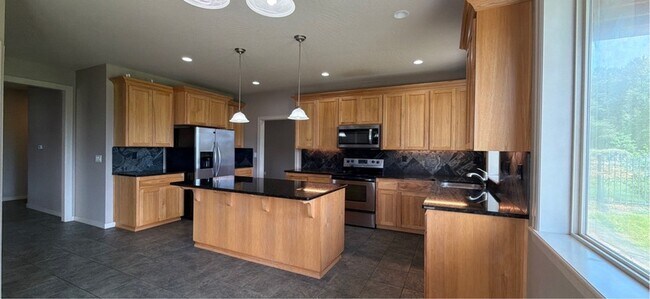 Building Photo - 2175 Mayfly St
