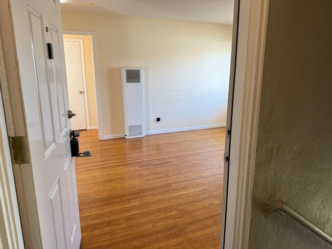 Building Photo - 1265-1271 Parkington Ave