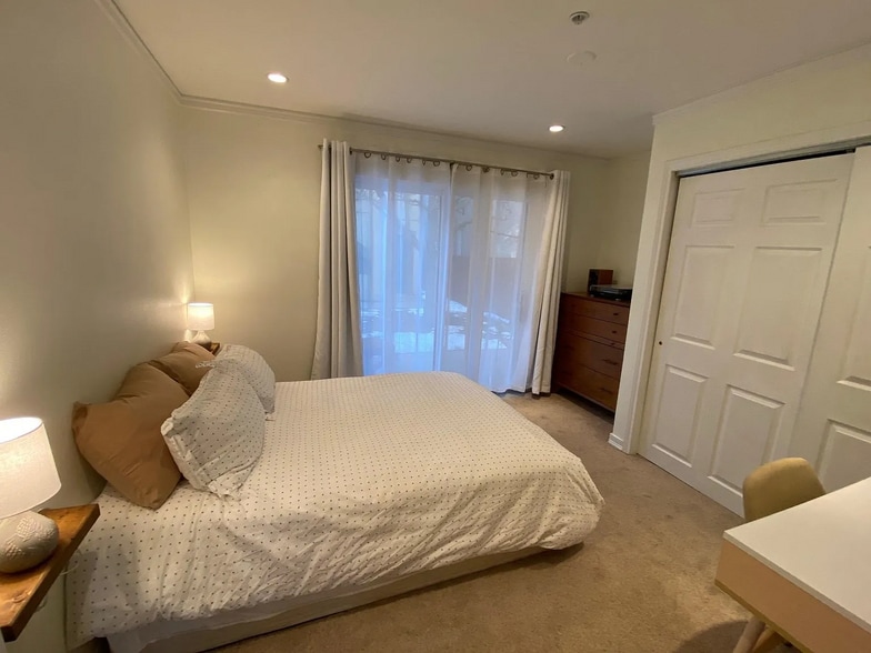 Building Photo - 1661 N Washington St