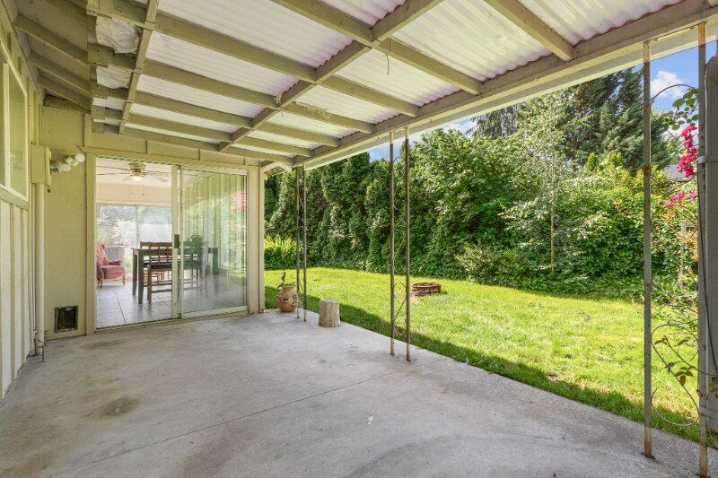 Building Photo - 9423 NE Woodridge St