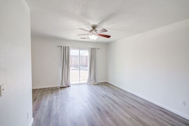Building Photo - 259 Silver Star Ct