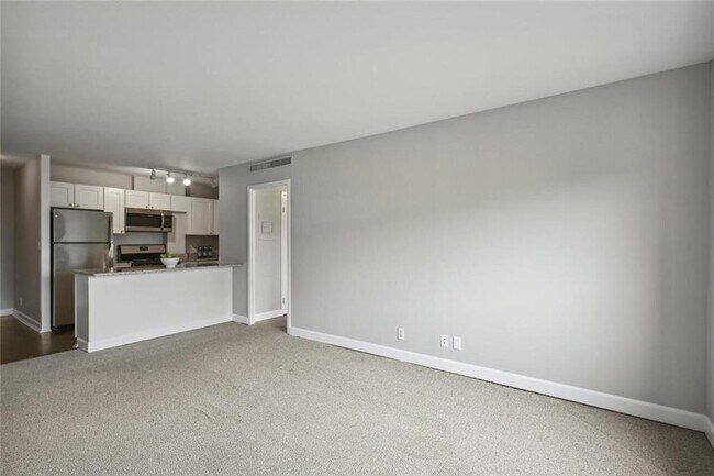 Building Photo - 2285 Peachtree Rd NE