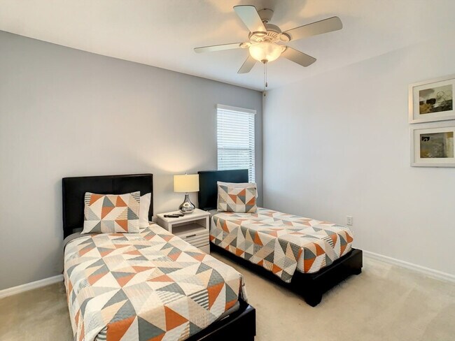 Building Photo - 2533 Rosemont Cir