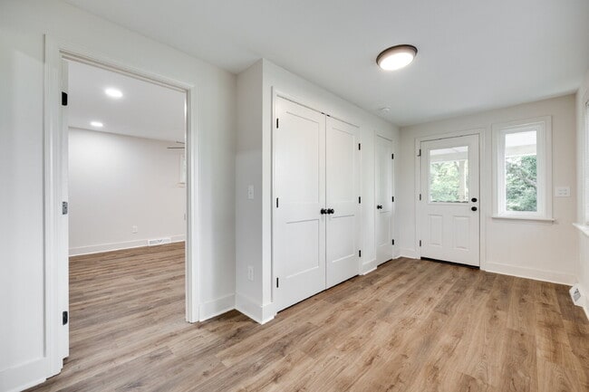Building Photo - "Newly Renovated 3-Bedroom Retreat with 2 ...
