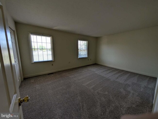 Building Photo - 105 Equestrian Dr