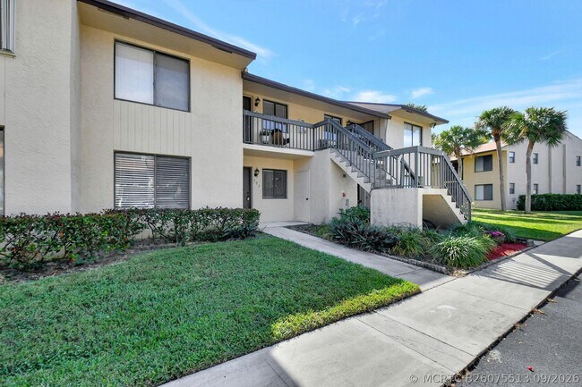 Building Photo - 6550 Somerset Dr