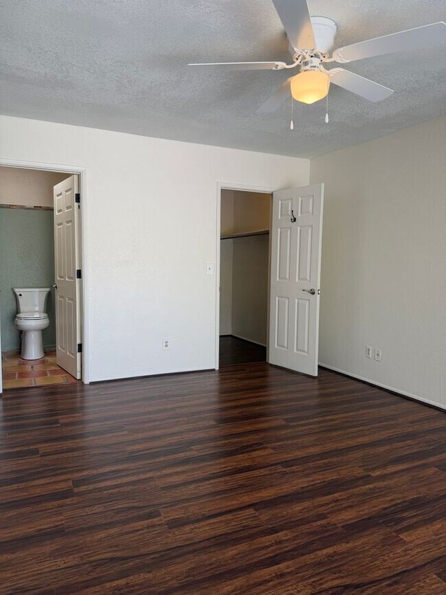 Building Photo - Stylishly Remodeled 2-Bedroom 2 Bath Townhome in Pueblo Villas
