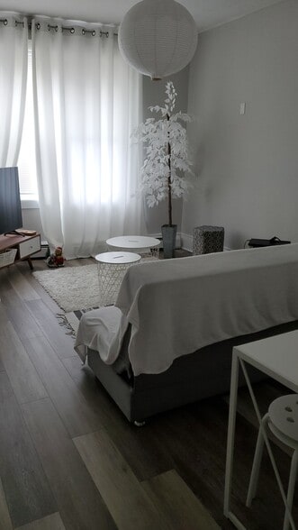 Building Photo - 135 Anderson Ave