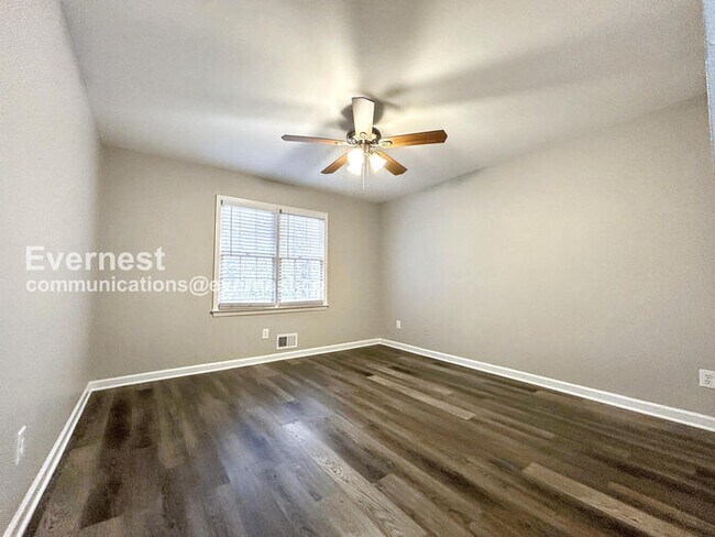 Building Photo - 204 Battle Dr