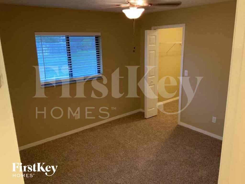 Building Photo - 233 SW 38th St