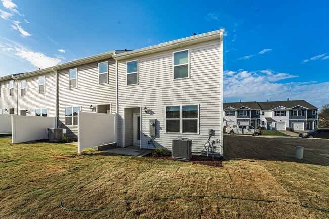 Building Photo - 390 Freestall Dr