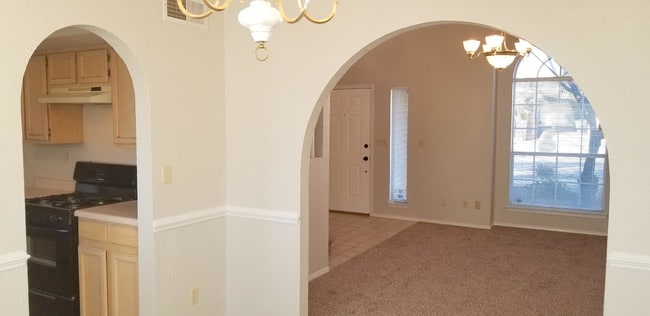 Building Photo - 6928 Crown Ridge Dr