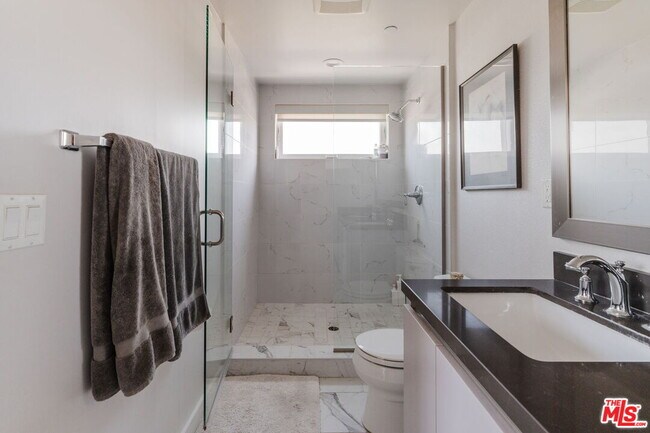 Building Photo - 6072 Pickford St