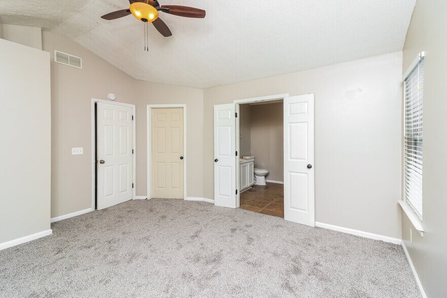 Building Photo - 2991 Heather Lake Dr