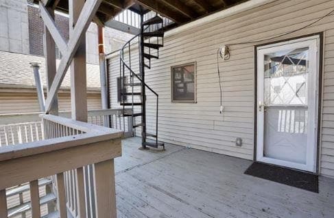 Building Photo - 136 Essex St