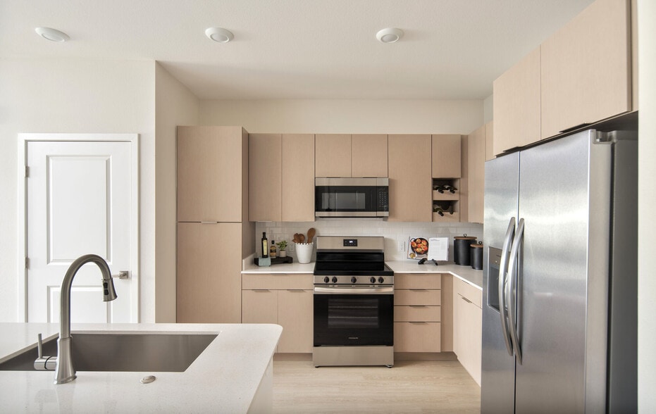 Primary Photo - Aventon Grove