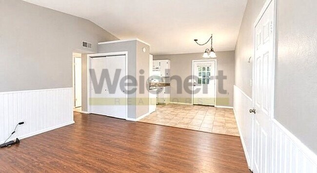 Building Photo - 4106 Orion St