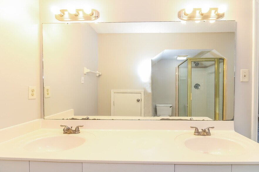 Building Photo - 8183 Walnut Valley Cove