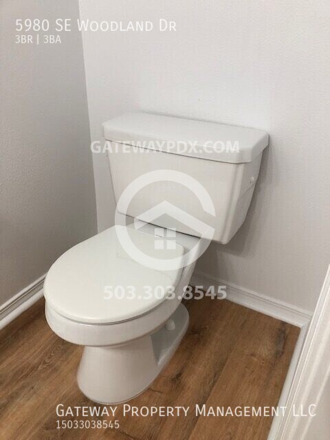 Building Photo - 5980 SE Woodland Dr