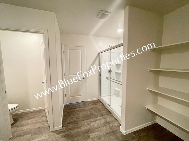 Building Photo - 12854 N Peony Dr