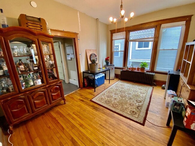 Building Photo - SPACIOUS 4BD House near U of M & Dinky Tow...