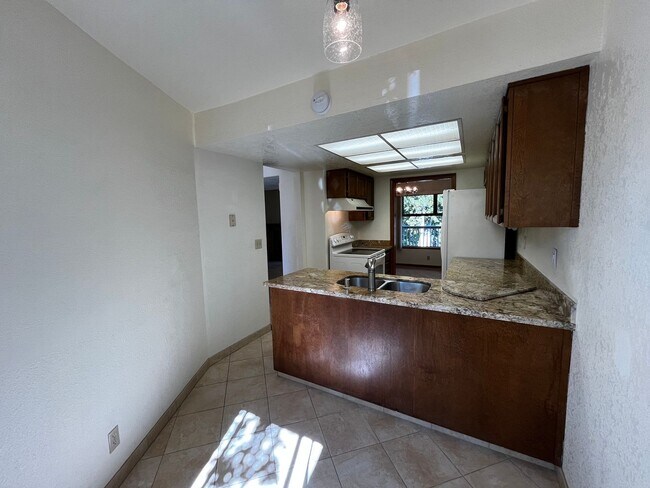 Building Photo - Charming Santa Cruz Townhouse: 3 Beds, 2.5...