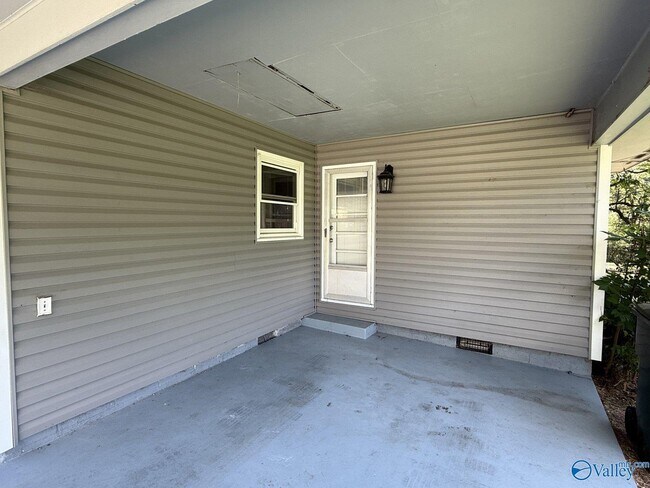 Building Photo - 8119 Old Madison Pike