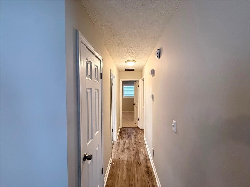 Building Photo - 1050 Mathews Ct