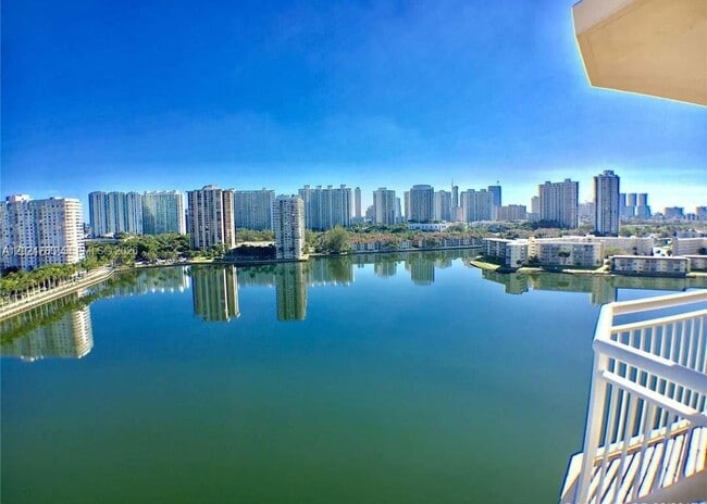 Building Photo - 18081 Biscayne Blvd