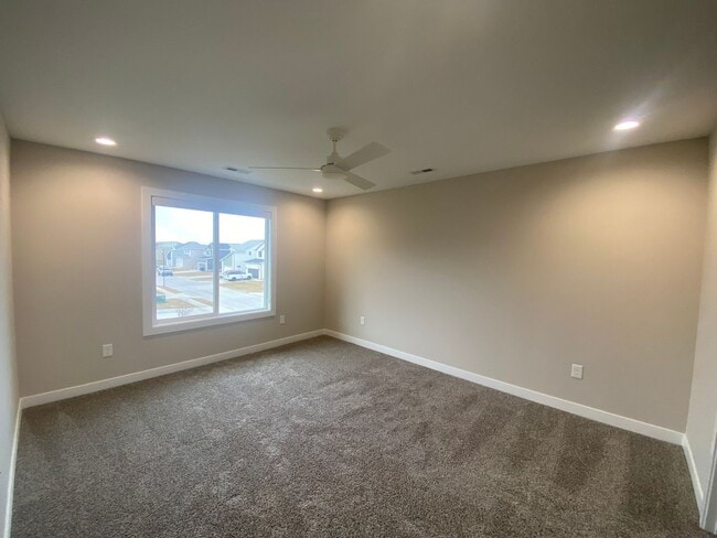 Building Photo - Newly Built Home for Rent in West Des Moines!