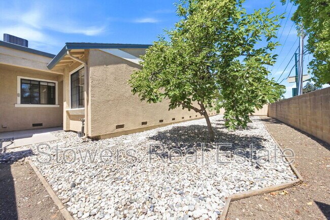 Building Photo - 2033 Raphael Ct