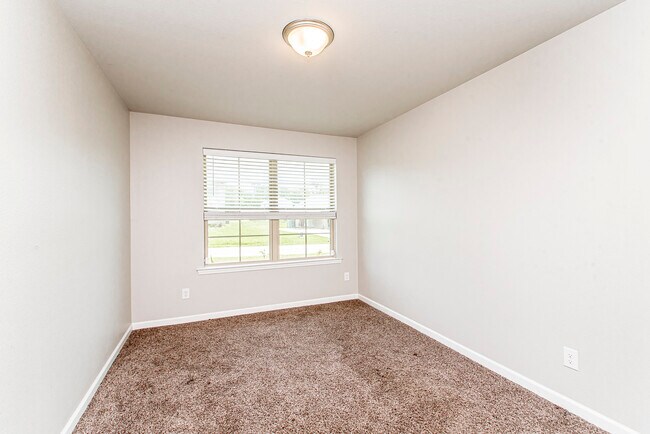3 bedroom - 48465 Red Fox Dr