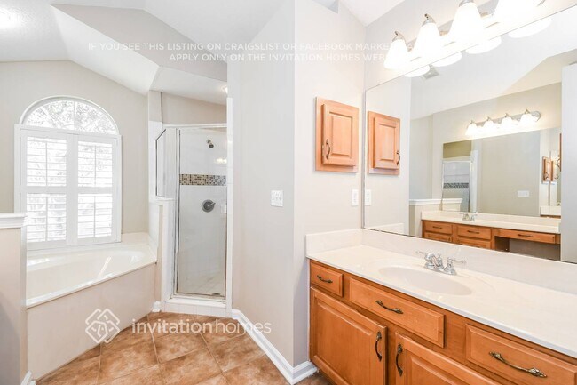 Building Photo - 4013 Lonicera Loop