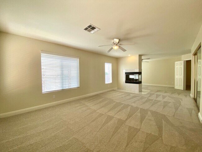 Building Photo - Great location house in Green Valley