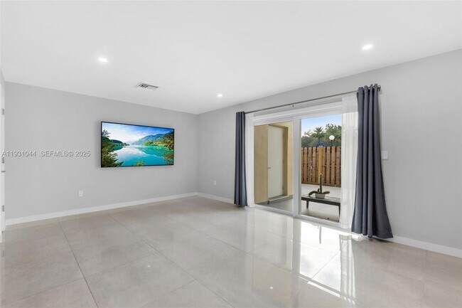 Building Photo - 8443 SW 137th Ave