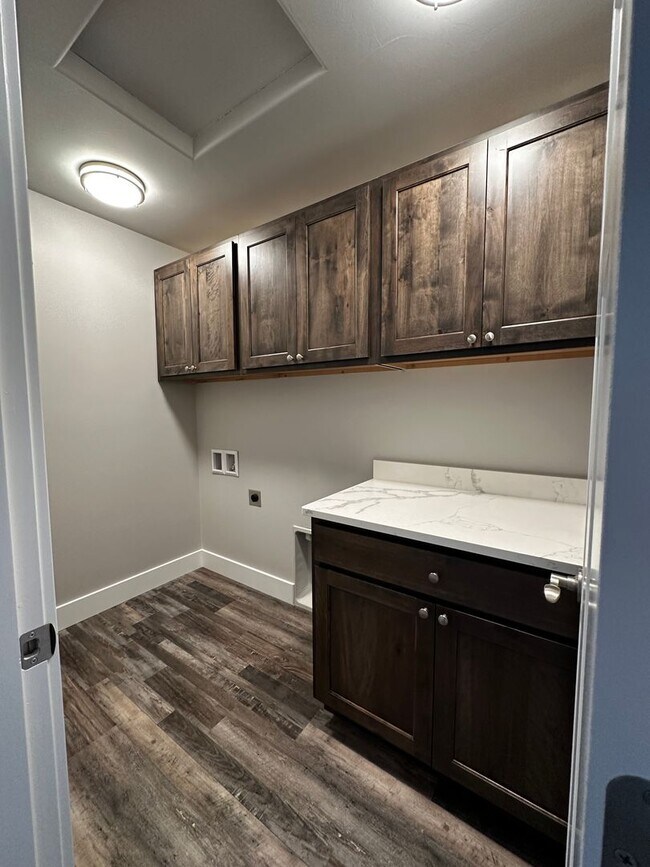 Building Photo - Beautiful and New 3 Bedroom Home
