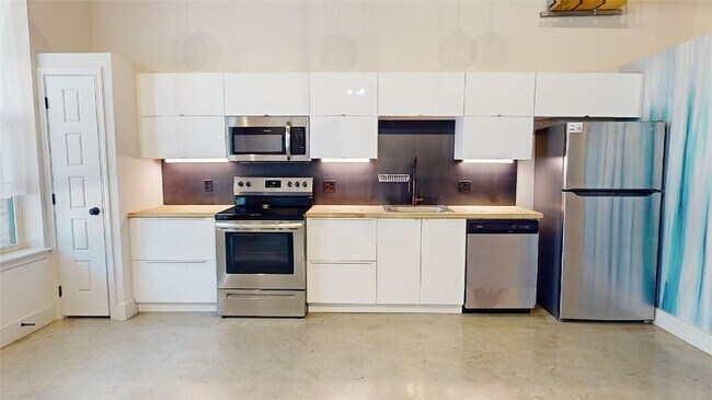 Building Photo - 305 W 27th St