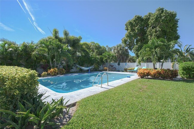 Building Photo - 3665 Belle Vista Dr E