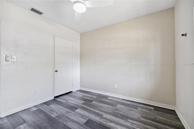 Building Photo - 4401 10th Ave S