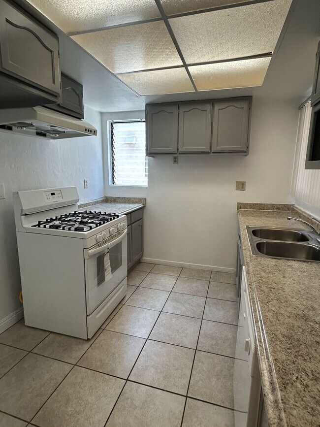 Building Photo - Cozy 3 bedroom Condo in the most desired neighborhood at City of Alhambra